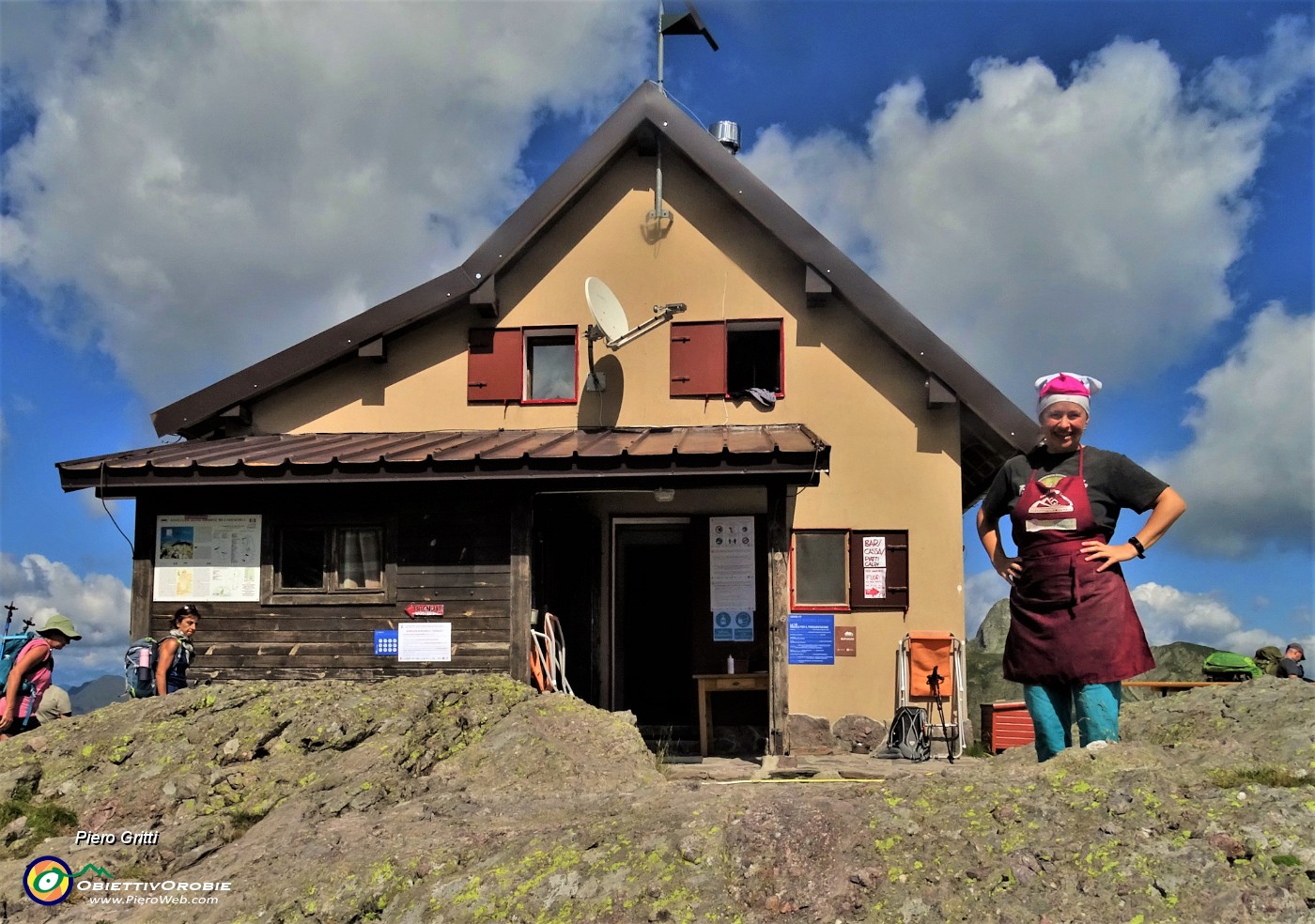 73 Rivedo anche quest'anno Elisa, la mitica rifugista del Rif. Benigni .JPG